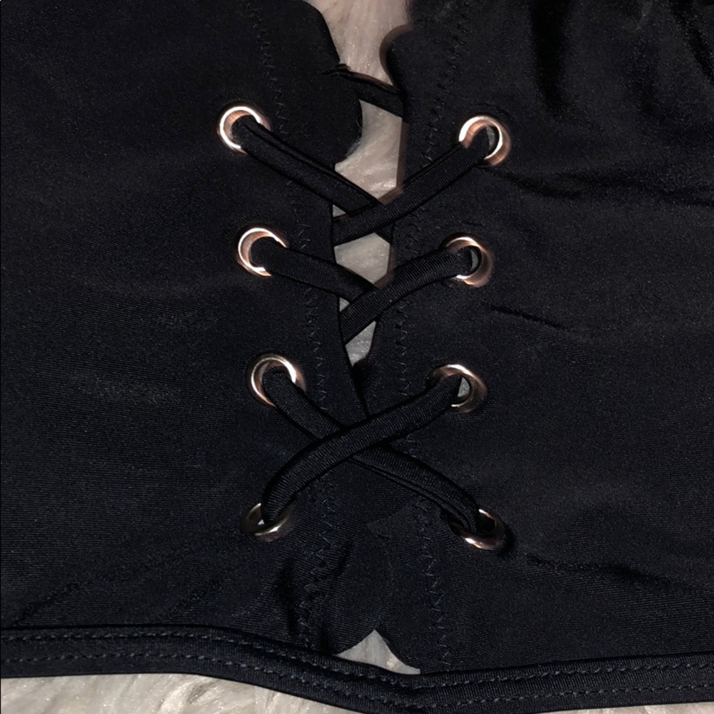 Black tie up scallop bikini 👙 - Picture 3 of 5